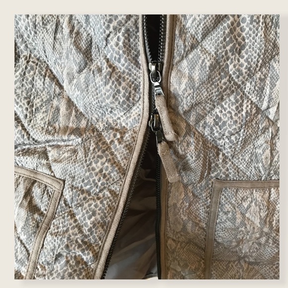 LOGO by Lori Goldstein Quilted Snake Skin Vest - Picture 10 of 12